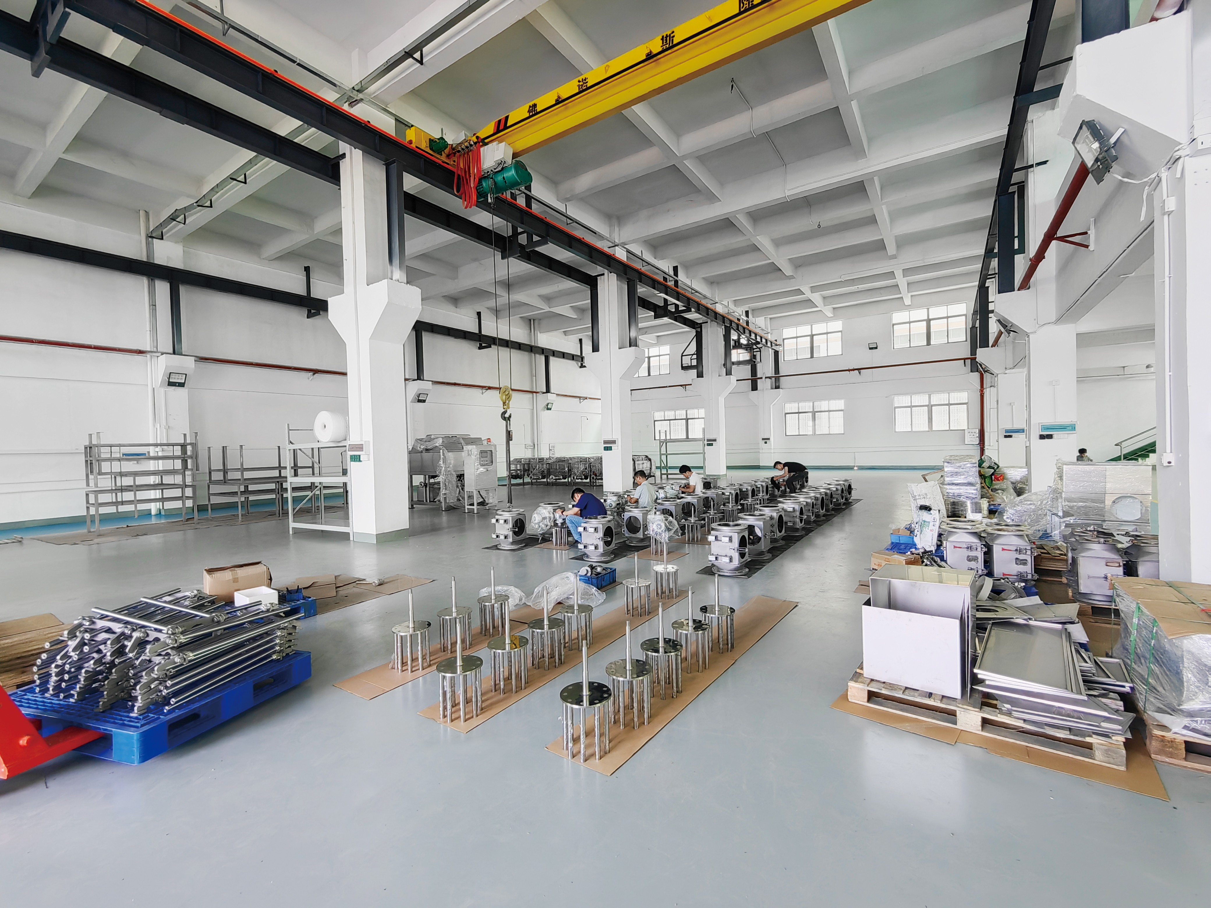 Apparatuur voor ijzerverwijdering in keramiek